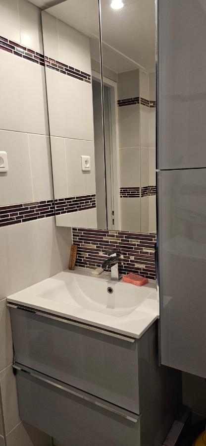 Studio 22M2 A Ivry/Seine-A 200 Metres De Paris. Proche Metro 7 Exterior foto